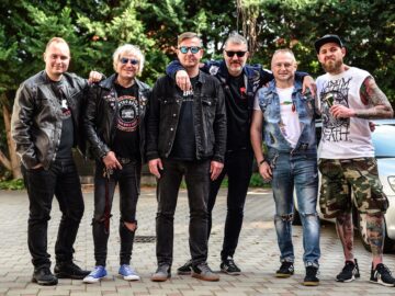 29. august 8. októbra u Harwyho v Kavárni