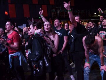 Totální nasazení / Fialky / Nežfaleš / Beatiful Bastards / MMC BA